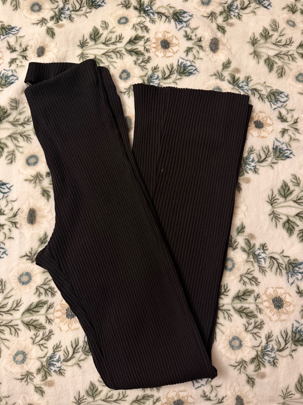 Ribbed Black Women's Yoga Pants - Sleek Knit Design